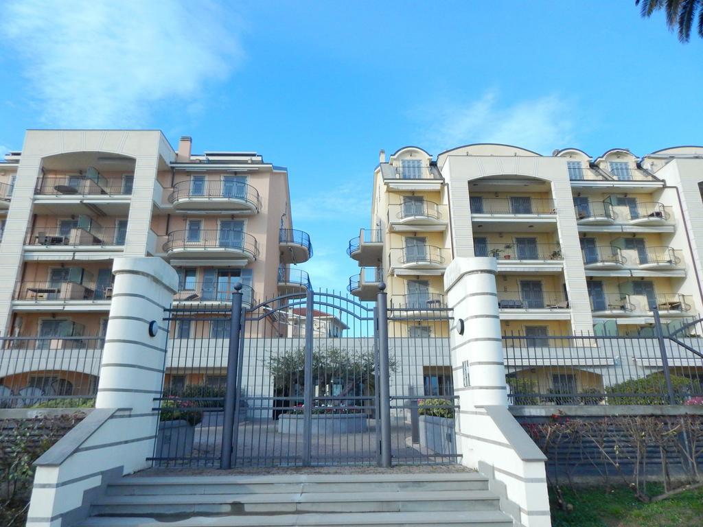 Residence La Perla Finale Ligure Exterior photo